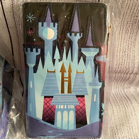 Loungefly Cinderella Castle bag and wallet - Picture 4 of 5
